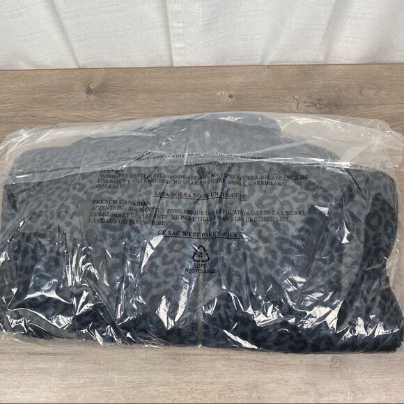 Torrid Gray Leopard Print Sherpa Fleece Zip Front Jacket Sz.1 NWT - Picture 8 of 10
